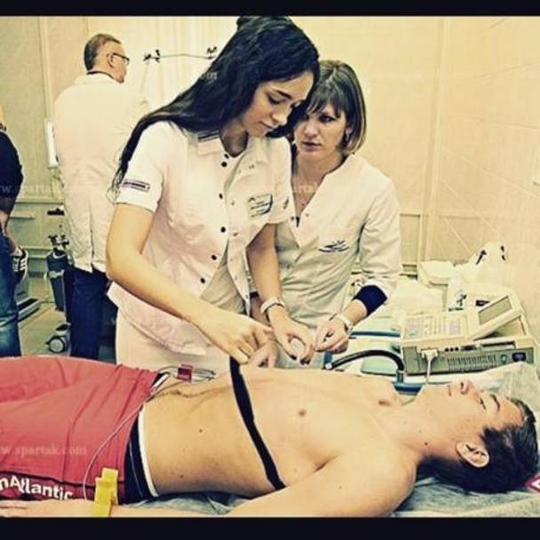 Si chiama Viktoria Gameeva e fa parte dello staff medico dello Spartak Mosca. Molti l&#39;accostano alla bella Eva Carneiro, silurata da Mourinho al Chelsea. Di sicuro in comune hanno l&#39;avvenenza...